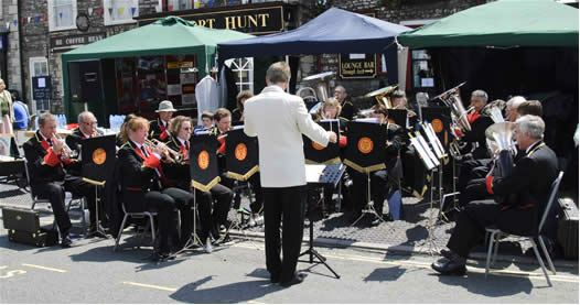 The band playing outside